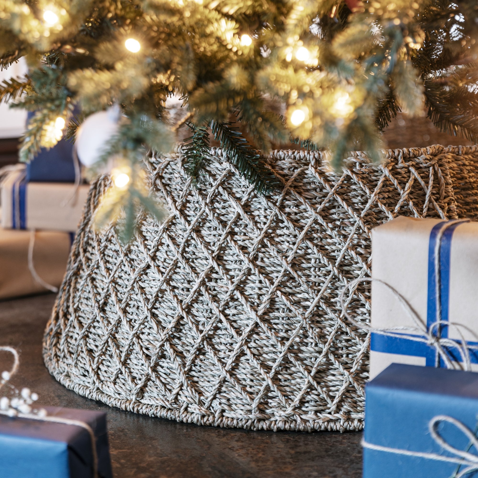 Round Foldable Diamond Wicker Tree Skirt