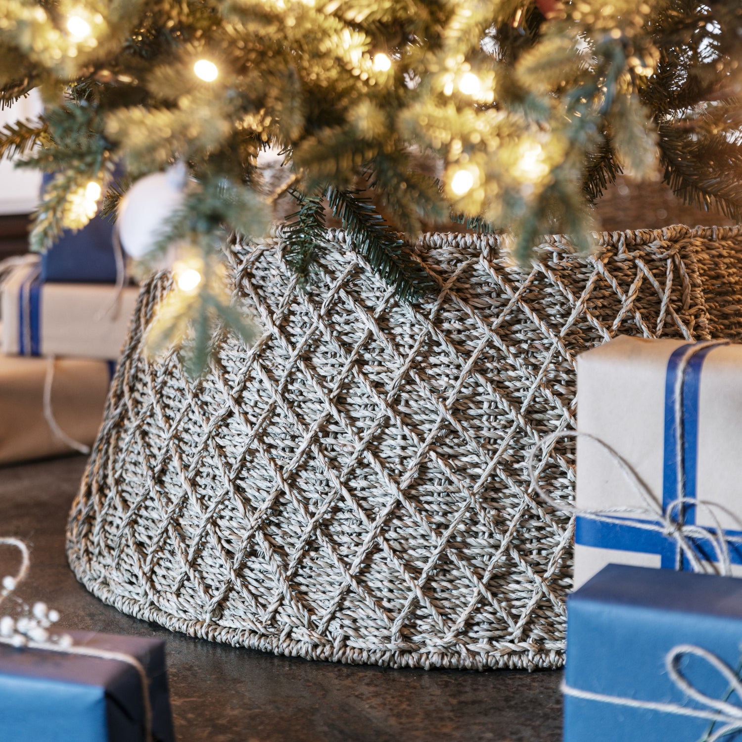 Round Foldable Diamond Wicker Tree Skirt