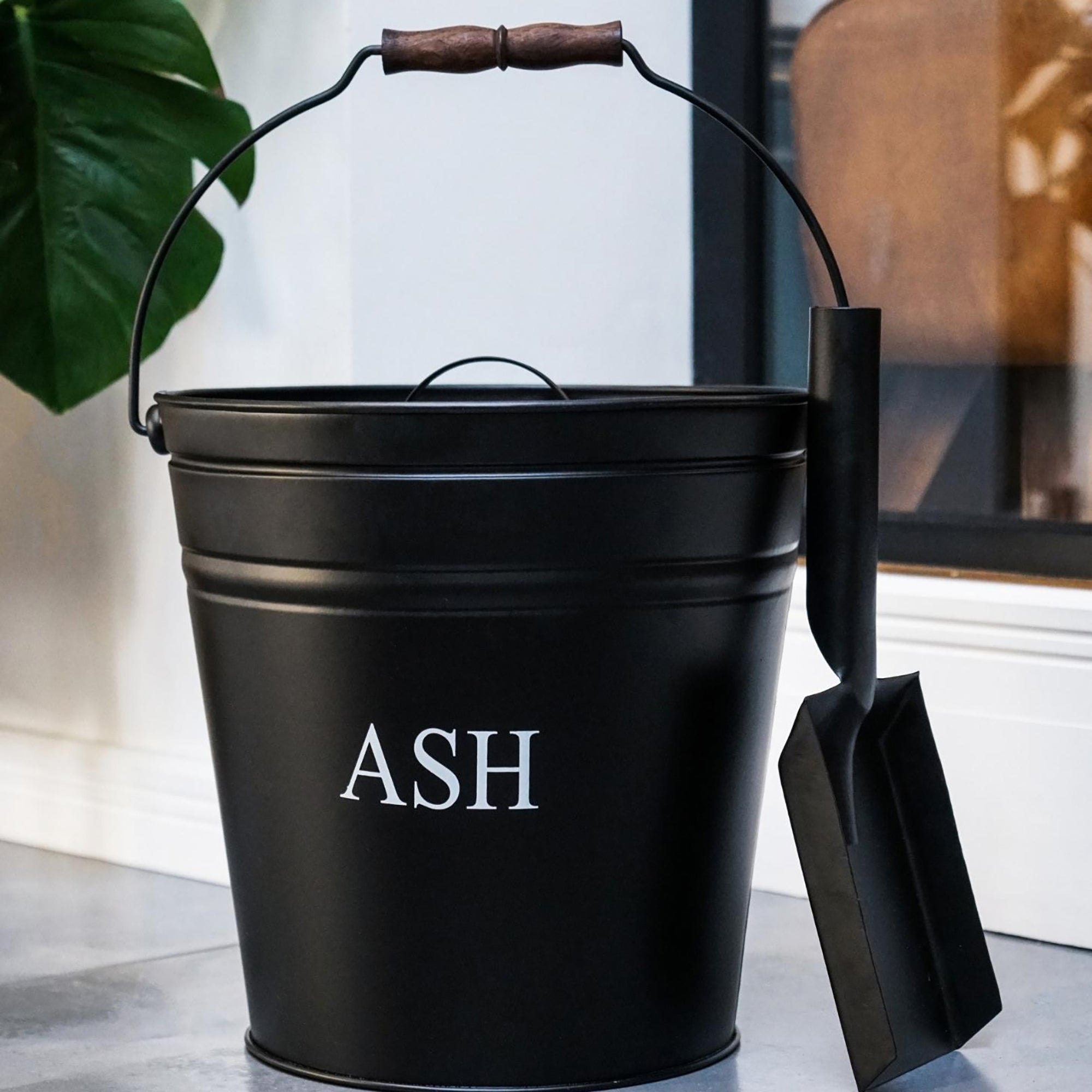 Black Ash Bucket With Shovel