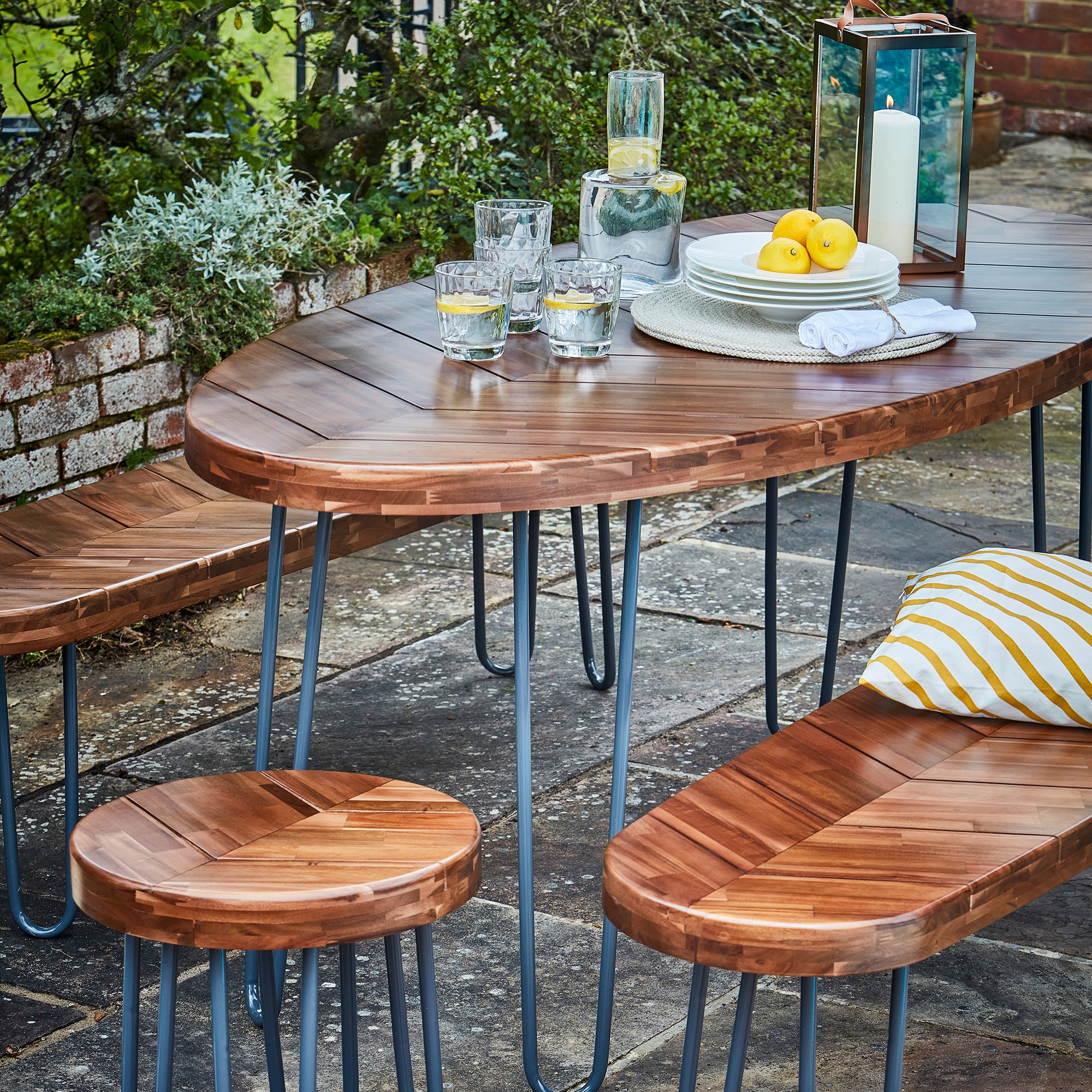 Round patio deals table wood